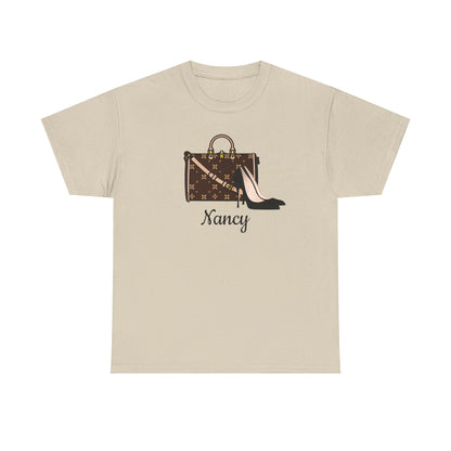Camiseta gráfica con tacones y bolso | Personalizable