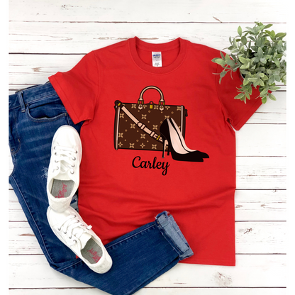 Camiseta gráfica con tacones y bolso | Personalizable