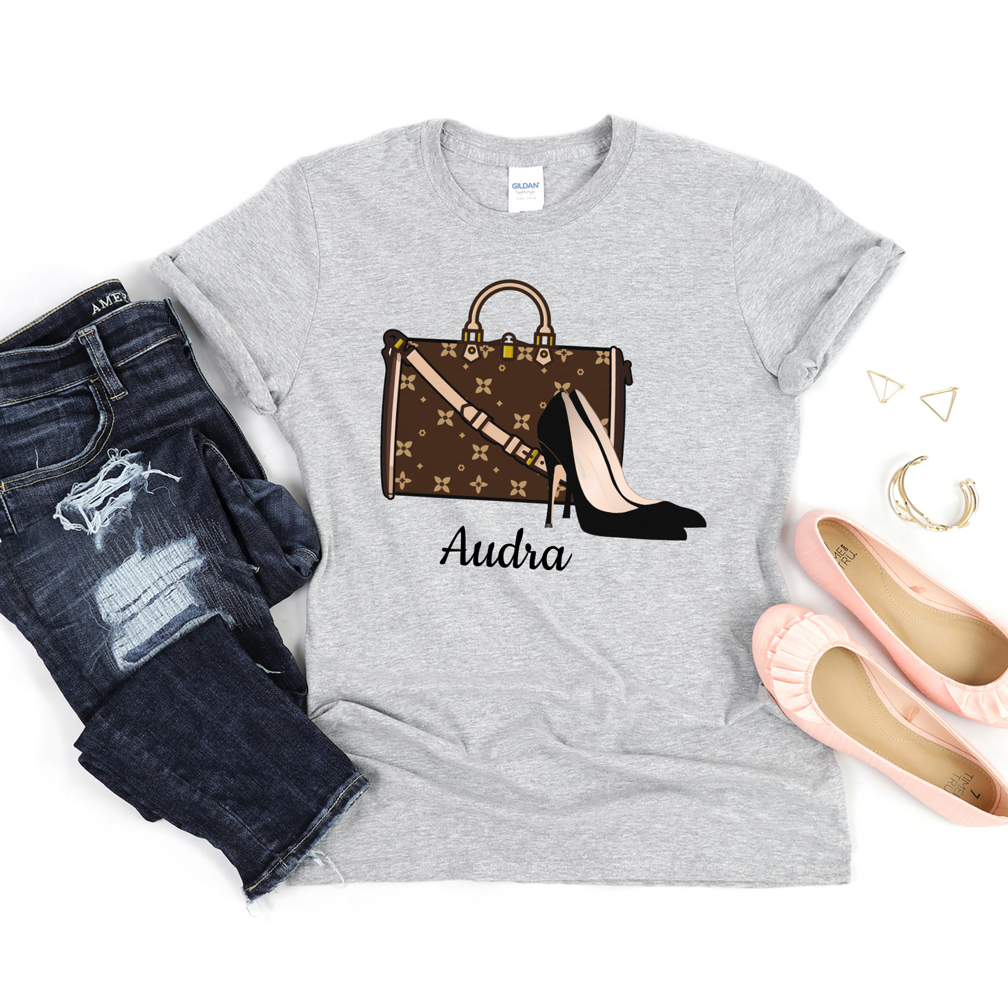 Camiseta gráfica con tacones y bolso | Personalizable