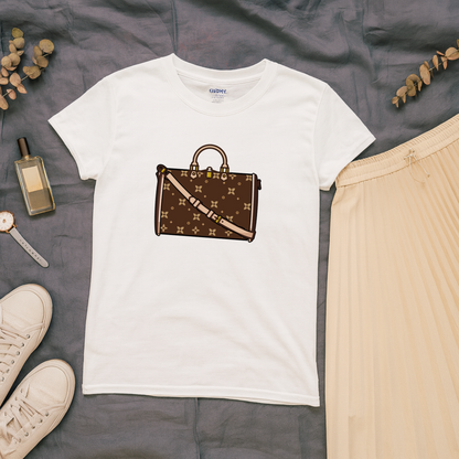 Camiseta gráfica con tacones y bolso | Personalizable