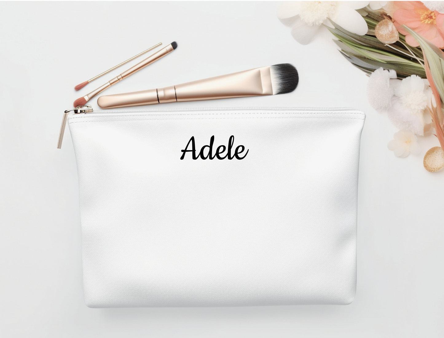 Bolsa de maquillaje parisina personalizada | Ilustración de boutique con avatar y nombre
