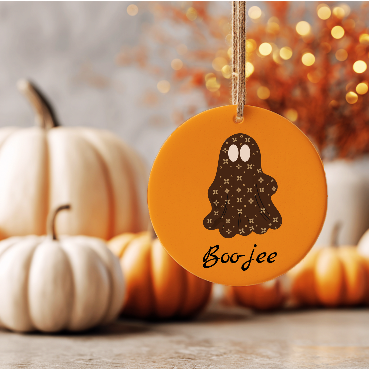 Rundes Halloween-Ornament aus Keramik | „Boo-jee“ Schickes Gespenst | 4 Farboptionen