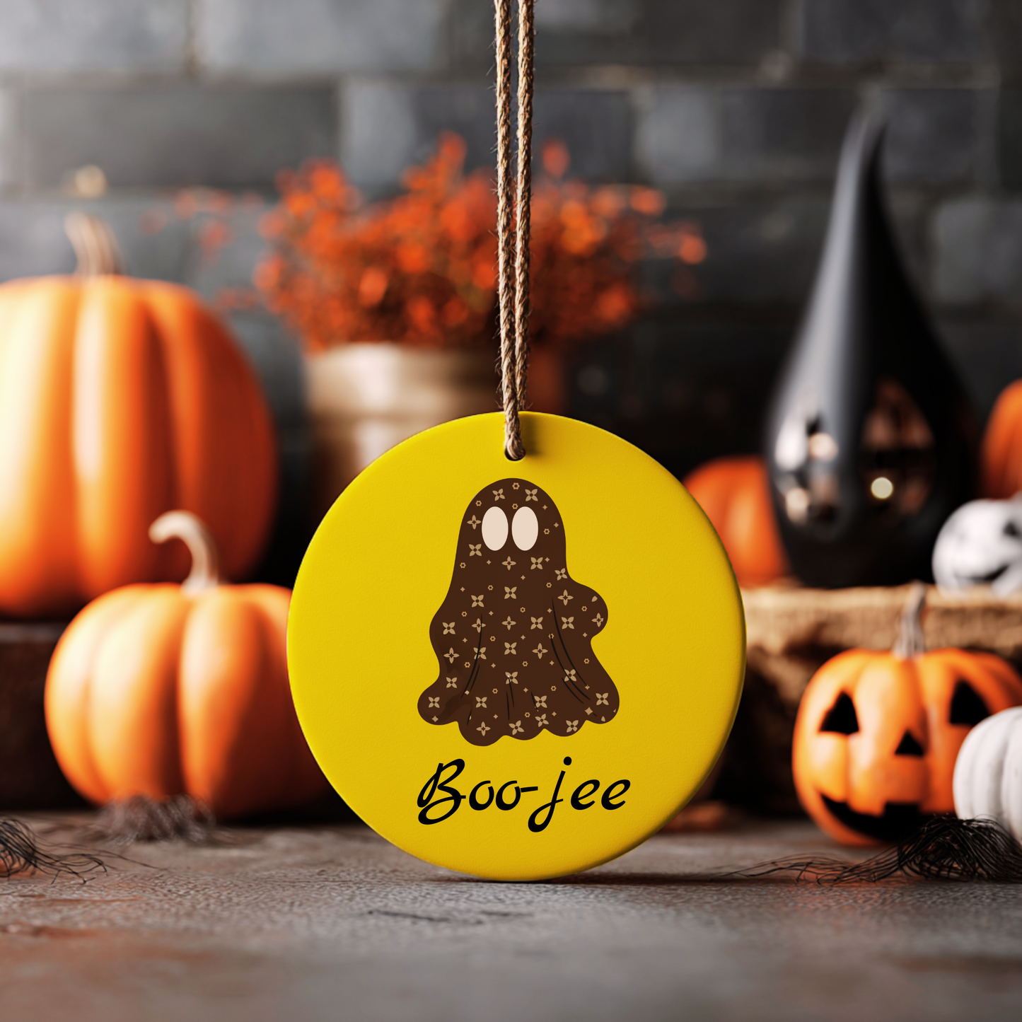 Rundes Halloween-Ornament aus Keramik | „Boo-jee“ Schickes Gespenst | 4 Farboptionen