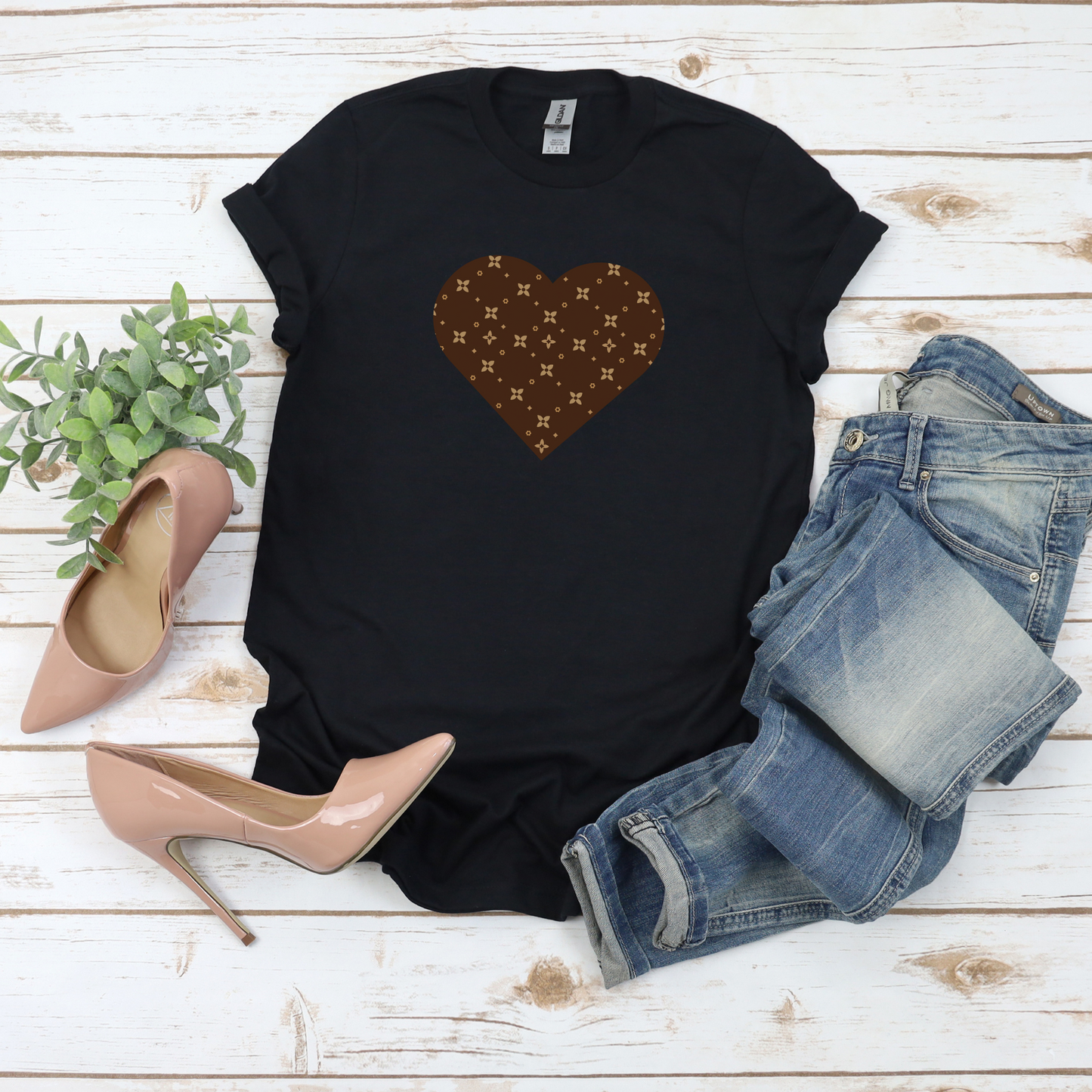 T-Shirt mit Herz-Grafik | Schickes T-Shirt für jeden Tag | 7 Farben
