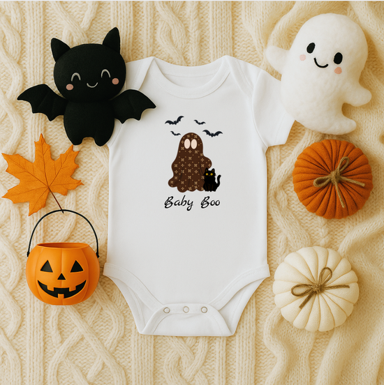 Body de bebé "Boo-Jee" | Mono blanco para bebé con fantasmas Boujee | Disfraz de Halloween personalizable